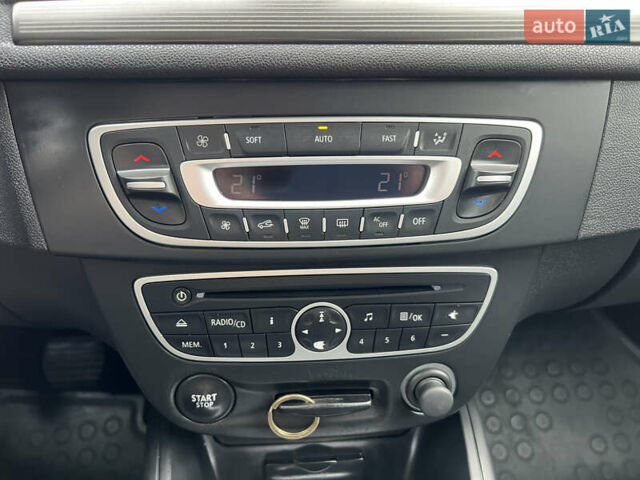 Синий Рено Меган, объемом двигателя 1.6 л и пробегом 252 тыс. км за 7000 $, фото 53 на Automoto.ua