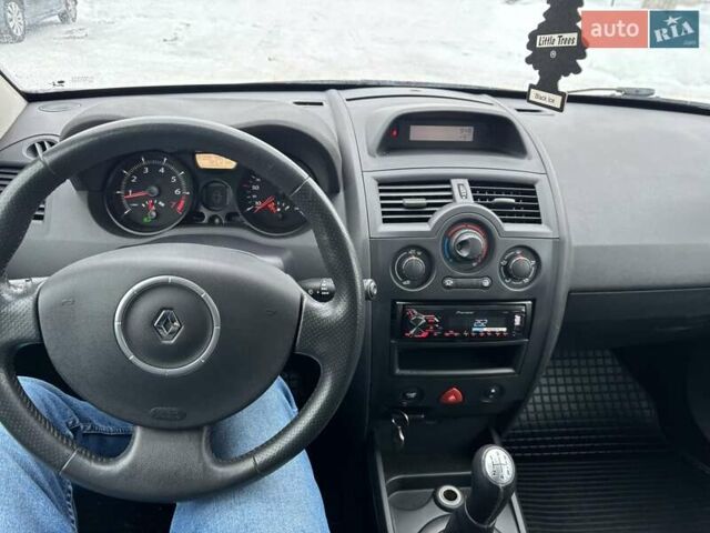 Синий Рено Меган, объемом двигателя 1.6 л и пробегом 225 тыс. км за 5650 $, фото 15 на Automoto.ua