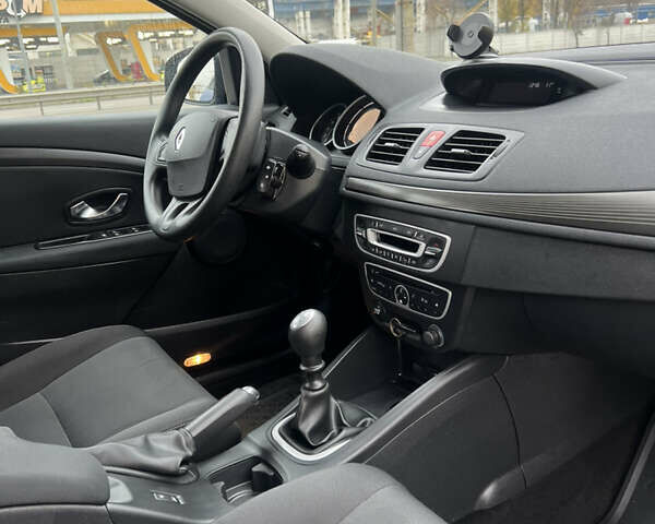 Синий Рено Меган, объемом двигателя 1.6 л и пробегом 252 тыс. км за 7000 $, фото 46 на Automoto.ua