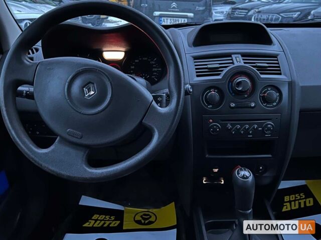 Синий Рено Меган, объемом двигателя 1.6 л и пробегом 161 тыс. км за 5899 $, фото 14 на Automoto.ua