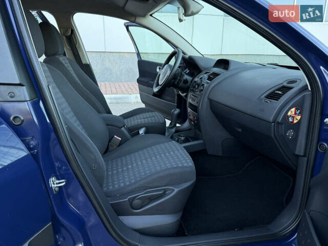 Рено Меган 2009 у Белой Церкве на Automoto.ua Синій Рено Меган, об'ємом двигуна 1.6 л та пробігом 202 тис. км за 5500 $, фото 88 на Automoto.ua