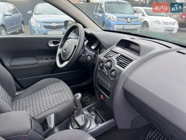 Синий Рено Меган, объемом двигателя 1.6 л и пробегом 240 тыс. км за 5400 $, фото 18 на Automoto.ua