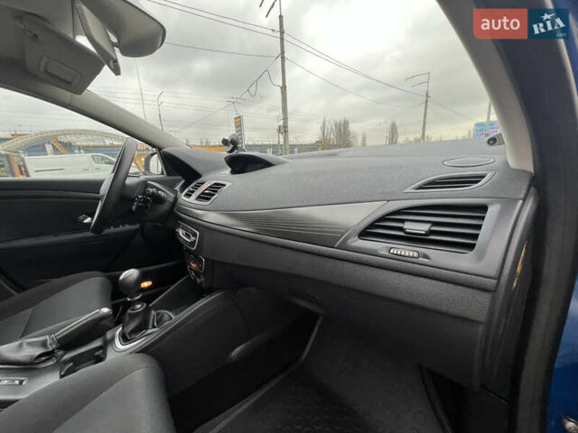 Синий Рено Меган, объемом двигателя 1.6 л и пробегом 252 тыс. км за 7000 $, фото 47 на Automoto.ua