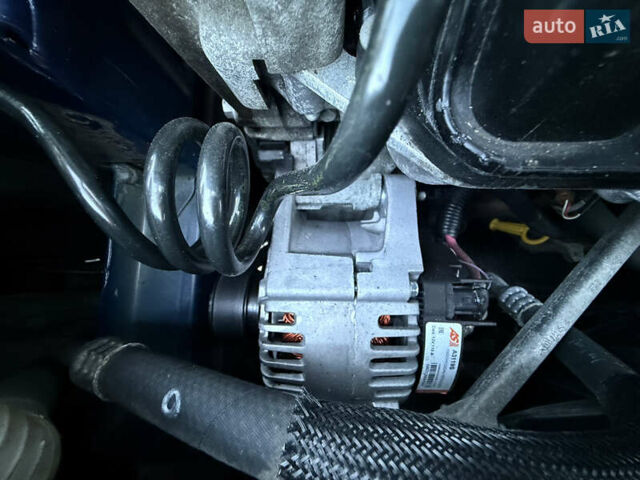 Рено Меган 2009 у Белой Церкве на Automoto.ua Синій Рено Меган, об'ємом двигуна 1.6 л та пробігом 202 тис. км за 5500 $, фото 103 на Automoto.ua