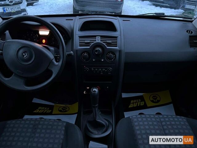 Синий Рено Меган, объемом двигателя 1.6 л и пробегом 161 тыс. км за 5899 $, фото 11 на Automoto.ua