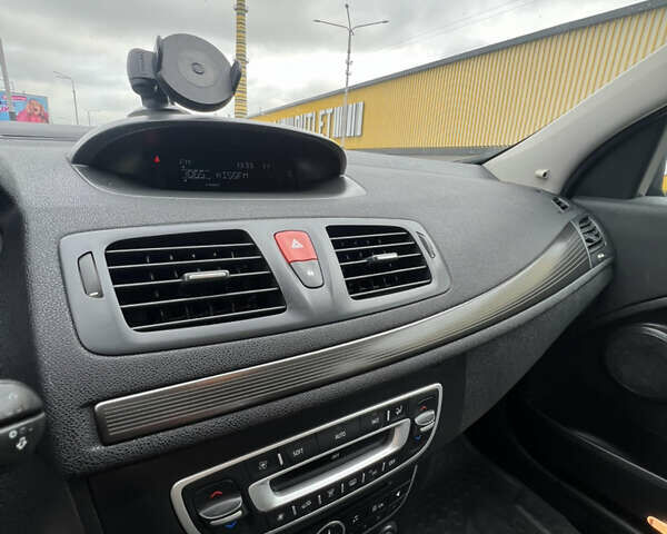 Синий Рено Меган, объемом двигателя 1.6 л и пробегом 252 тыс. км за 7000 $, фото 52 на Automoto.ua