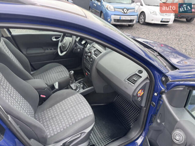 Синий Рено Меган, объемом двигателя 1.6 л и пробегом 240 тыс. км за 5400 $, фото 19 на Automoto.ua