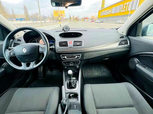 Синий Рено Меган, объемом двигателя 1.6 л и пробегом 252 тыс. км за 7200 $, фото 7 на Automoto.ua