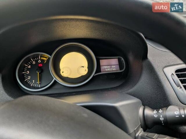 Синий Рено Меган, объемом двигателя 1.6 л и пробегом 218 тыс. км за 7500 $, фото 9 на Automoto.ua