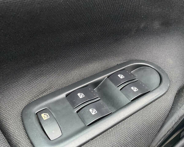 Синій Рено Меган, об'ємом двигуна 1.6 л та пробігом 186 тис. км за 6500 $, фото 12 на Automoto.ua