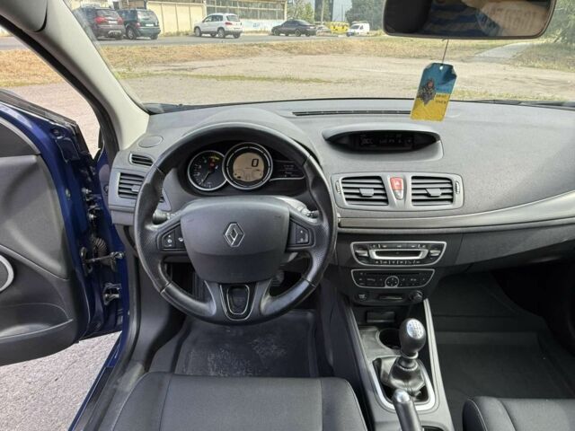 Синий Рено Меган, объемом двигателя 0 л и пробегом 284 тыс. км за 6400 $, фото 5 на Automoto.ua