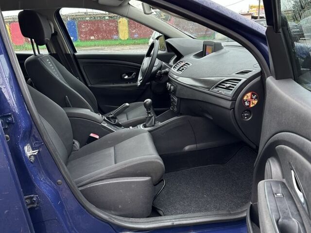 Синий Рено Меган, объемом двигателя 1.5 л и пробегом 270 тыс. км за 3799 $, фото 13 на Automoto.ua