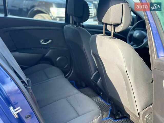 Синій Рено Меган, об'ємом двигуна 1.6 л та пробігом 176 тис. км за 6800 $, фото 4 на Automoto.ua