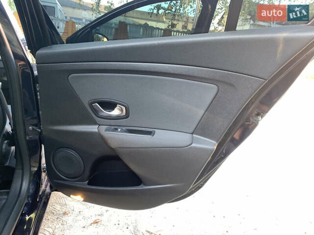 Синій Рено Меган, об'ємом двигуна 1.46 л та пробігом 260 тис. км за 7599 $, фото 24 на Automoto.ua