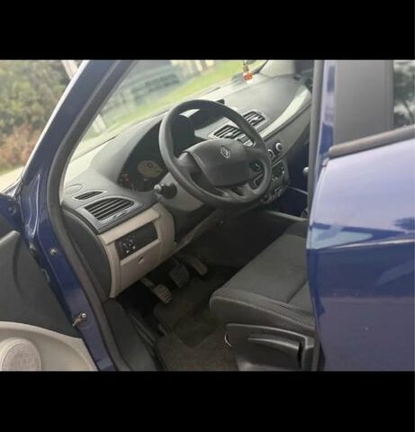 Синій Рено Меган, об'ємом двигуна 1.5 л та пробігом 299 тис. км за 3899 $, фото 10 на Automoto.ua