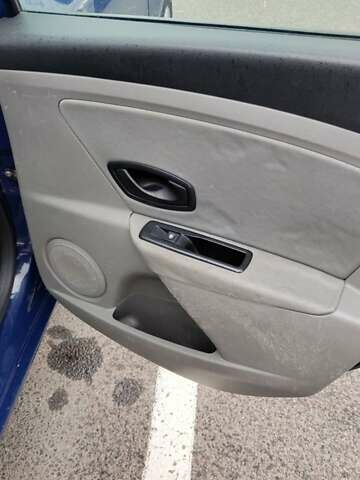 Синій Рено Меган, об'ємом двигуна 1.46 л та пробігом 303 тис. км за 5000 $, фото 33 на Automoto.ua