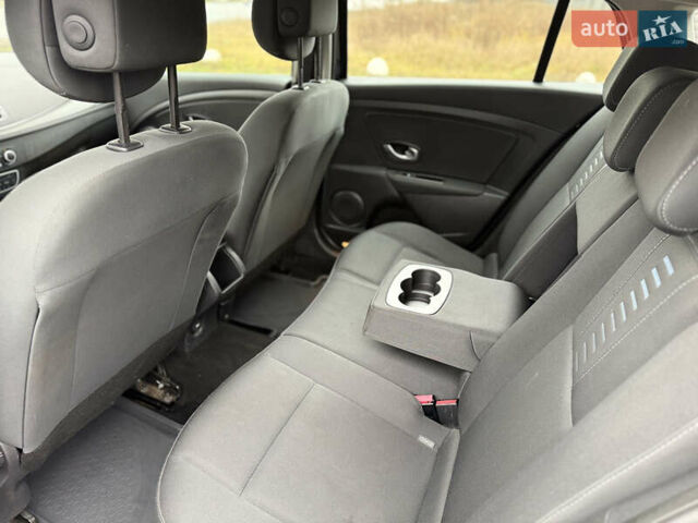 Синий Рено Меган, объемом двигателя 1.6 л и пробегом 141 тыс. км за 7750 $, фото 22 на Automoto.ua