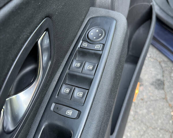 Синий Рено Меган, объемом двигателя 1.6 л и пробегом 190 тыс. км за 7450 $, фото 25 на Automoto.ua