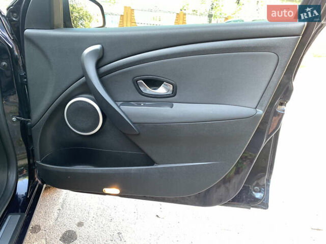 Синій Рено Меган, об'ємом двигуна 1.46 л та пробігом 260 тис. км за 7599 $, фото 22 на Automoto.ua