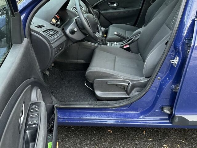 Синий Рено Меган, объемом двигателя 1.5 л и пробегом 270 тыс. км за 3799 $, фото 6 на Automoto.ua