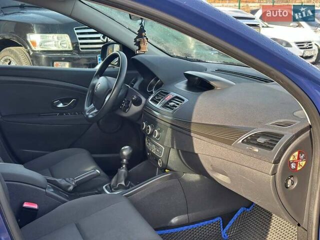 Синій Рено Меган, об'ємом двигуна 1.6 л та пробігом 176 тис. км за 6800 $, фото 3 на Automoto.ua