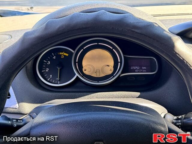 Синий Рено Меган, объемом двигателя 1.5 л и пробегом 350 тыс. км за 6300 $, фото 9 на Automoto.ua