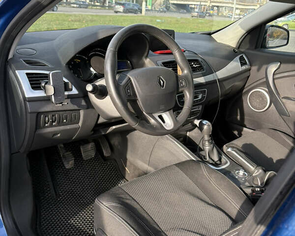 Синий Рено Меган, объемом двигателя 1.5 л и пробегом 285 тыс. км за 6800 $, фото 2 на Automoto.ua