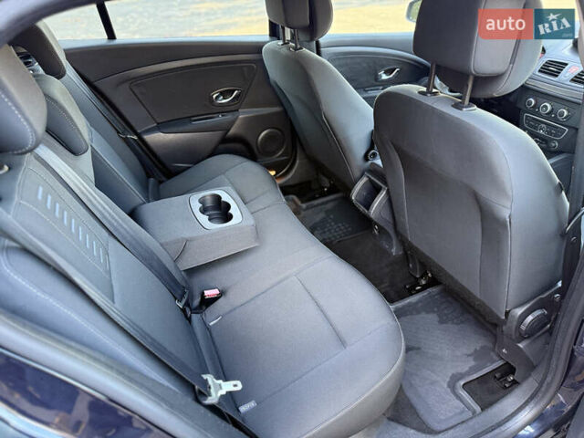 Синий Рено Меган, объемом двигателя 1.6 л и пробегом 190 тыс. км за 7450 $, фото 16 на Automoto.ua