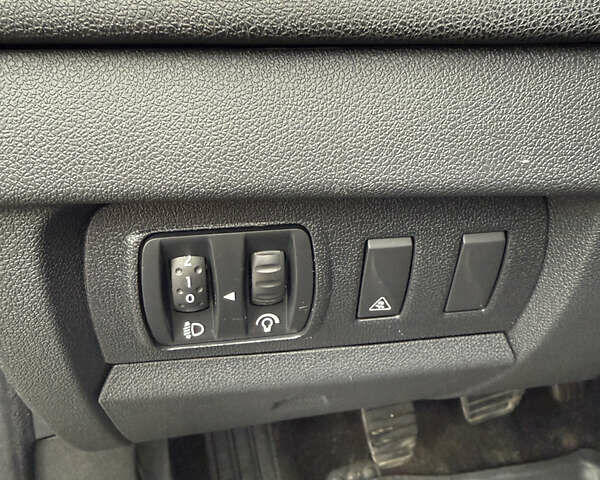 Синий Рено Меган, объемом двигателя 1.6 л и пробегом 141 тыс. км за 7750 $, фото 29 на Automoto.ua