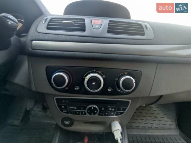 Синий Рено Меган, объемом двигателя 1.5 л и пробегом 249 тыс. км за 7000 $, фото 9 на Automoto.ua