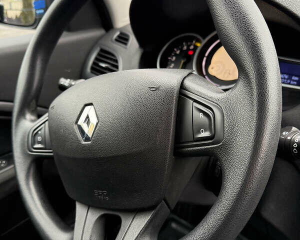 Синий Рено Меган, объемом двигателя 1.6 л и пробегом 141 тыс. км за 7750 $, фото 24 на Automoto.ua