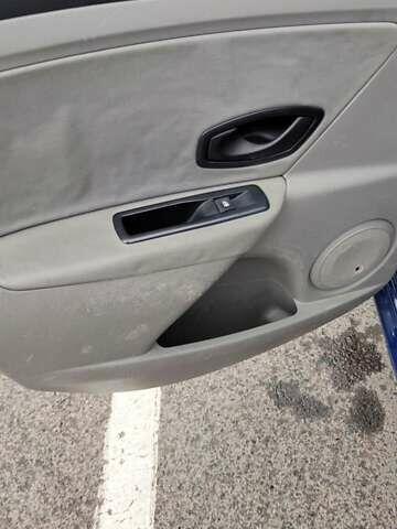 Синій Рено Меган, об'ємом двигуна 1.46 л та пробігом 303 тис. км за 5000 $, фото 36 на Automoto.ua