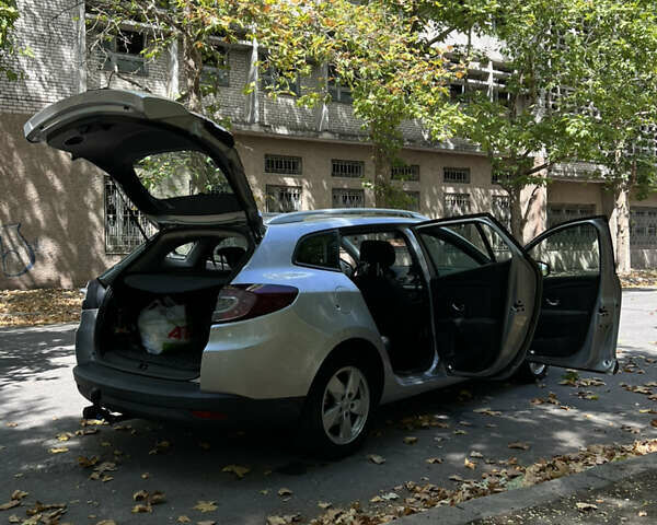 Синий Рено Меган, объемом двигателя 1.5 л и пробегом 290 тыс. км за 6500 $, фото 4 на Automoto.ua