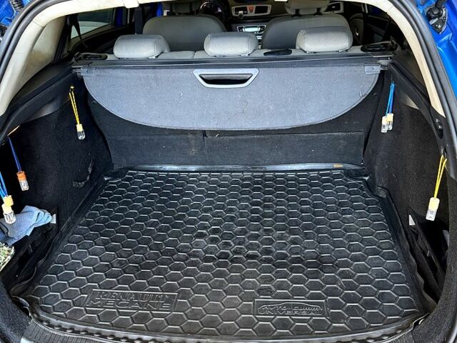 Синий Рено Меган, объемом двигателя 1.5 л и пробегом 350 тыс. км за 6300 $, фото 12 на Automoto.ua