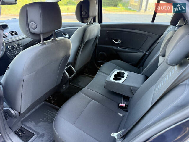 Синий Рено Меган, объемом двигателя 1.6 л и пробегом 190 тыс. км за 7450 $, фото 18 на Automoto.ua