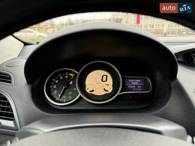 Синий Рено Меган, объемом двигателя 1.6 л и пробегом 178 тыс. км за 6800 $, фото 12 на Automoto.ua