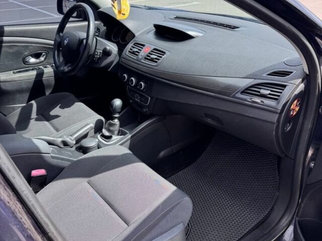 Синий Рено Меган, объемом двигателя 1.5 л и пробегом 240 тыс. км за 5599 $, фото 8 на Automoto.ua