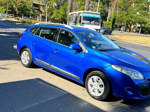Синий Рено Меган, объемом двигателя 1.5 л и пробегом 350 тыс. км за 6300 $, фото 2 на Automoto.ua