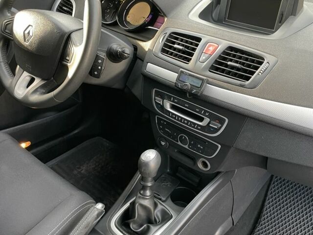 Синий Рено Меган, объемом двигателя 1.5 л и пробегом 260 тыс. км за 6900 $, фото 6 на Automoto.ua