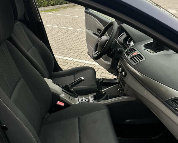 Синий Рено Меган, объемом двигателя 1.6 л и пробегом 150 тыс. км за 7200 $, фото 30 на Automoto.ua