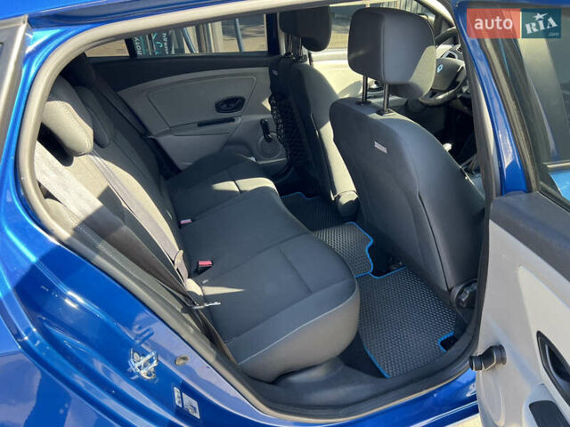 Синий Рено Меган, объемом двигателя 1.6 л и пробегом 218 тыс. км за 6800 $, фото 10 на Automoto.ua