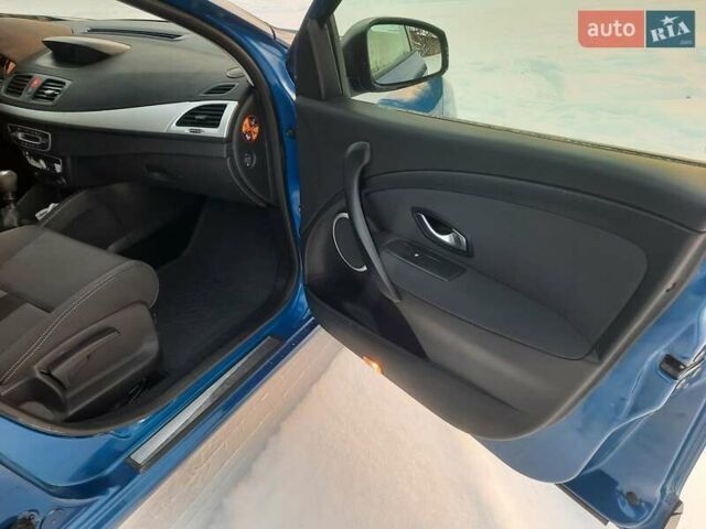 Синій Рено Меган, об'ємом двигуна 1.6 л та пробігом 178 тис. км за 7900 $, фото 68 на Automoto.ua