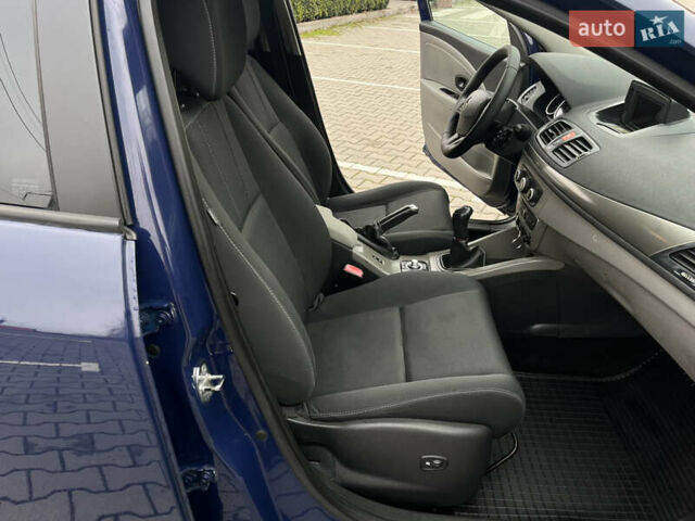 Синий Рено Меган, объемом двигателя 1.6 л и пробегом 150 тыс. км за 7200 $, фото 31 на Automoto.ua