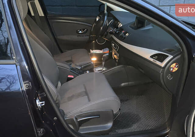 Синий Рено Меган, объемом двигателя 1.46 л и пробегом 356 тыс. км за 6200 $, фото 8 на Automoto.ua