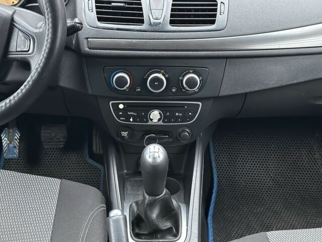 Синий Рено Меган, объемом двигателя 1.5 л и пробегом 270 тыс. км за 5700 $, фото 8 на Automoto.ua