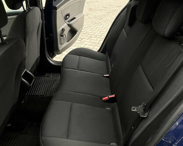 Синий Рено Меган, объемом двигателя 1.6 л и пробегом 150 тыс. км за 7200 $, фото 33 на Automoto.ua