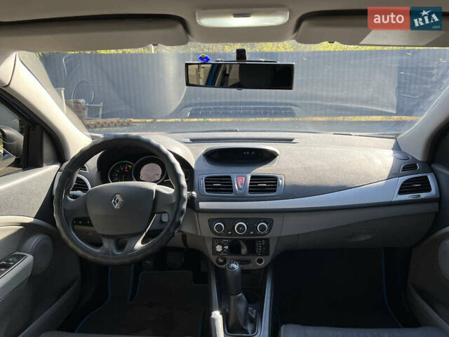 Синий Рено Меган, объемом двигателя 1.6 л и пробегом 218 тыс. км за 6800 $, фото 6 на Automoto.ua
