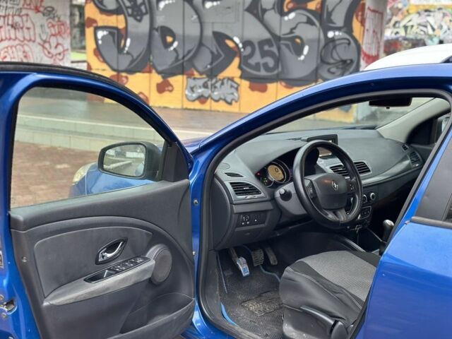 Синий Рено Меган, объемом двигателя 1.5 л и пробегом 270 тыс. км за 5700 $, фото 4 на Automoto.ua