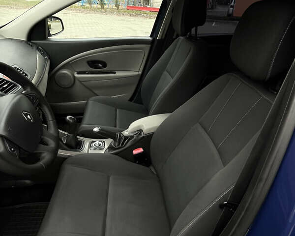 Синий Рено Меган, объемом двигателя 1.6 л и пробегом 150 тыс. км за 7200 $, фото 29 на Automoto.ua