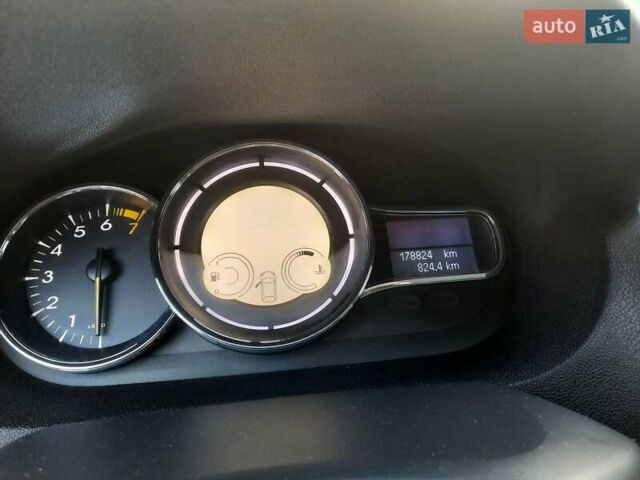 Синій Рено Меган, об'ємом двигуна 1.6 л та пробігом 178 тис. км за 7900 $, фото 43 на Automoto.ua